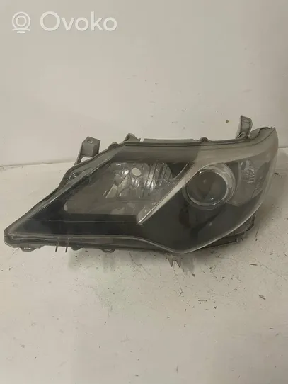 Toyota Camry Lampa przednia 