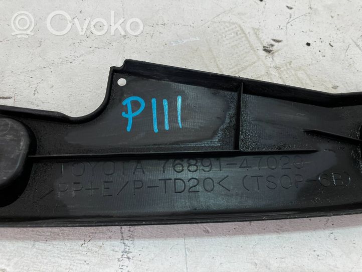 Toyota Prius (XW30) Moulure inférieure de pare-chocs arrière 7689147020