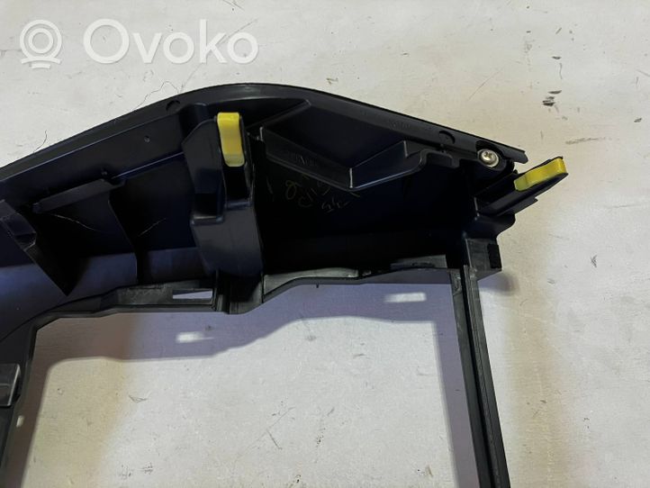 Toyota Auris E180 Pavarų perjungimo svirties apdaila (plastikinė) 5883402050