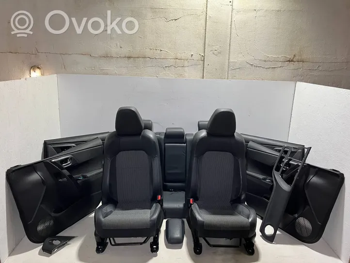 Toyota Auris E180 Seat set 