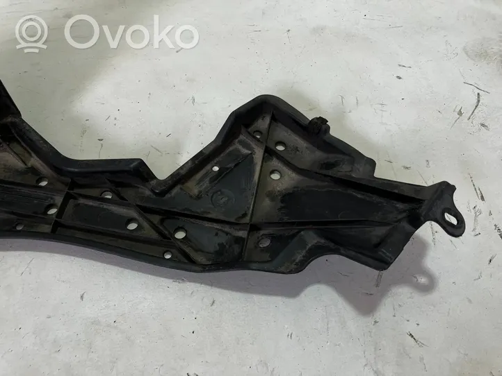 Toyota Auris E180 Osłona tylna podwozia 5762802100