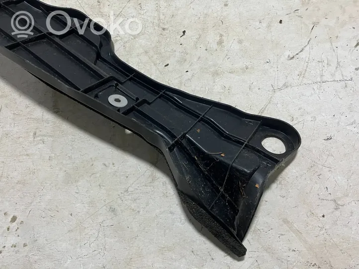 Toyota Auris E180 Soporte/sello del guardabarros de espuma 5382702170