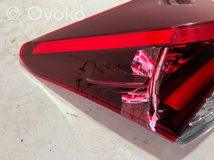 Toyota Auris E180 Lampa tylna 