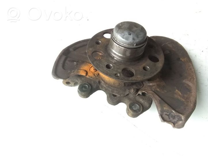 Mercedes-Benz C AMG W203 Front wheel hub spindle knuckle 20901