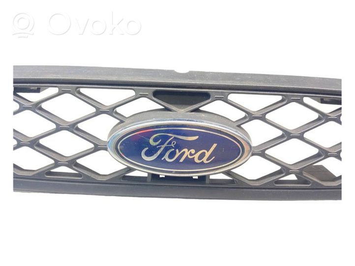 Ford Focus Etupuskurin ylempi jäähdytinsäleikkö 2M518200