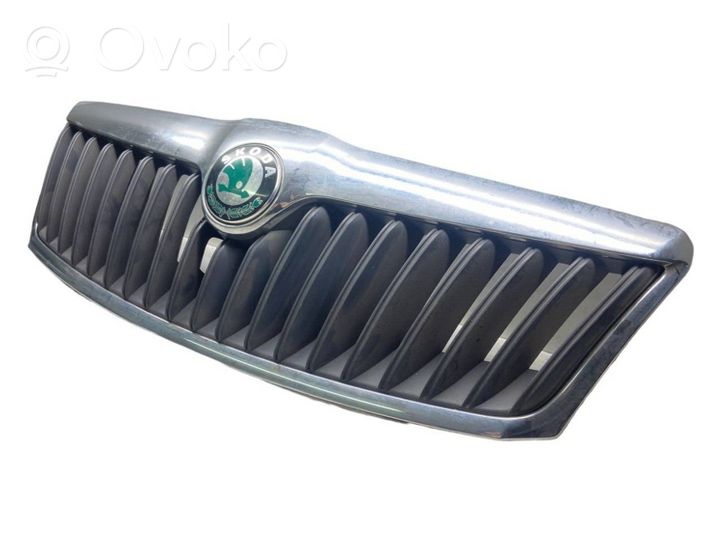 Skoda Octavia Mk2 (1Z) Grille calandre supérieure de pare-chocs avant 1Z0853661A