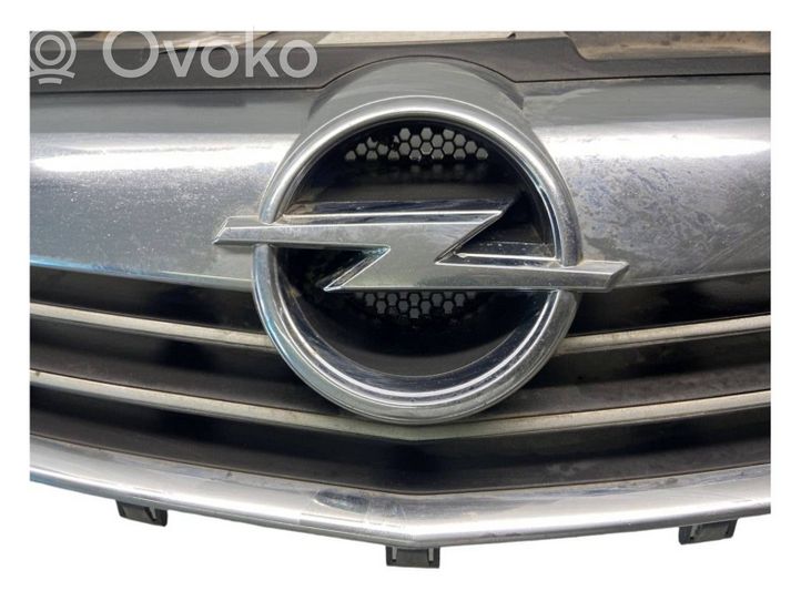 Opel Astra H Maskownica / Grill / Atrapa górna chłodnicy 13225775