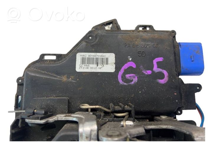 Volkswagen Golf V Rear door lock 25101D6