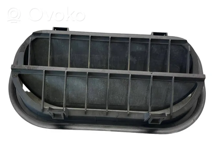 Volkswagen Golf VII Kratka wentylacyjna pod zderzakiem tylnym 6R0819465