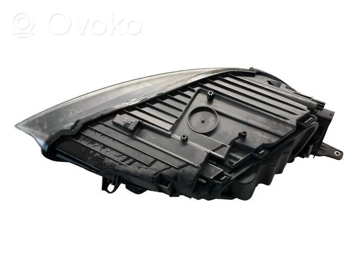 Volvo V40 Lampa przednia 31420005