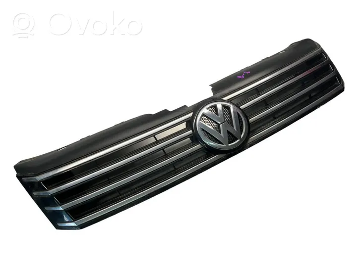 Volkswagen PASSAT B7 Grille calandre supérieure de pare-chocs avant 3AA853651