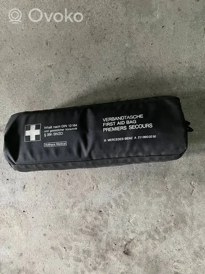 Mercedes-Benz E W211 First aid kit A2118600250