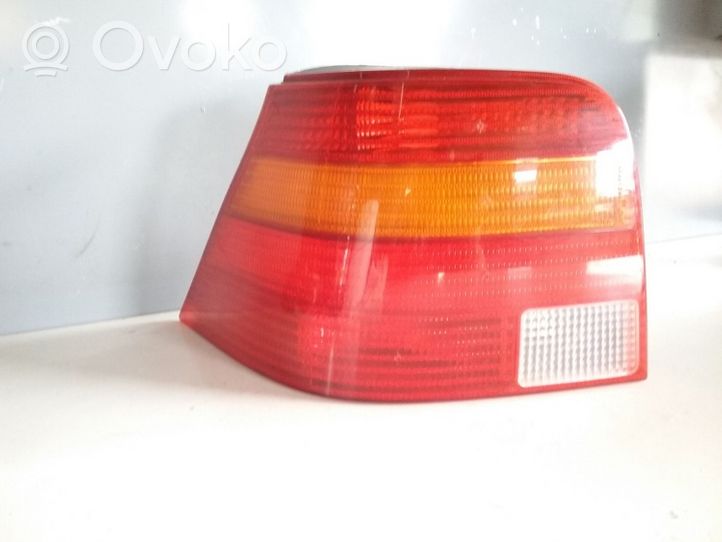 Volkswagen Golf IV Aizmugurējais lukturis virsbūvē 1J6945095R