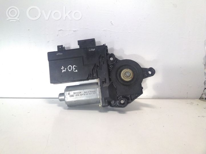 Peugeot 307 Front door window regulator motor 9637130780