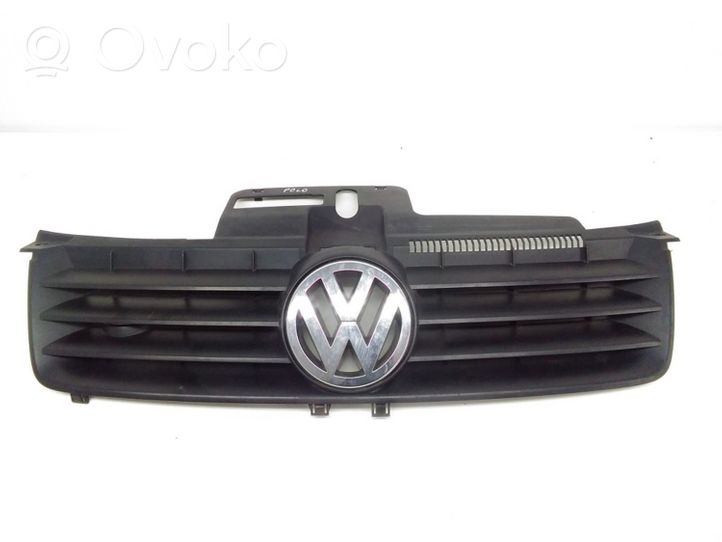 Volkswagen Polo Griglia superiore del radiatore paraurti anteriore 6Q0853651