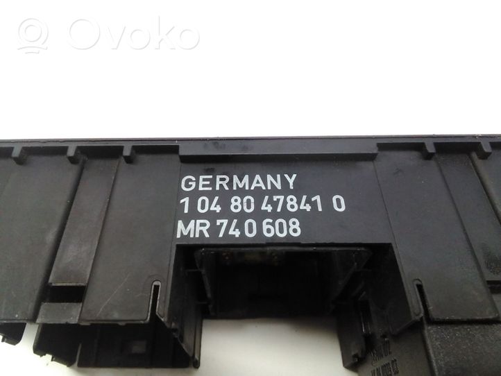 Mitsubishi Carisma Obudowa panelu regulacji lusterek bocznych 10480478410