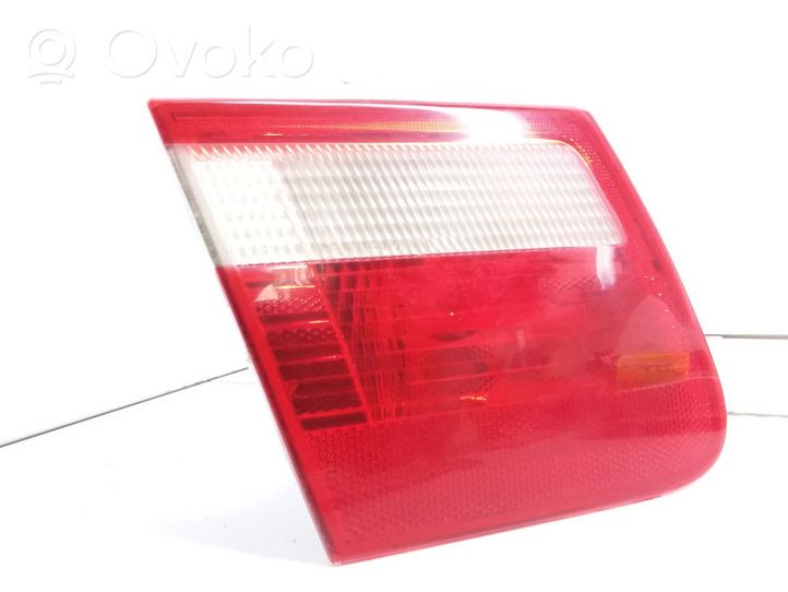 BMW 3 E46 Lampy tylnej klapy bagażnika 8374809