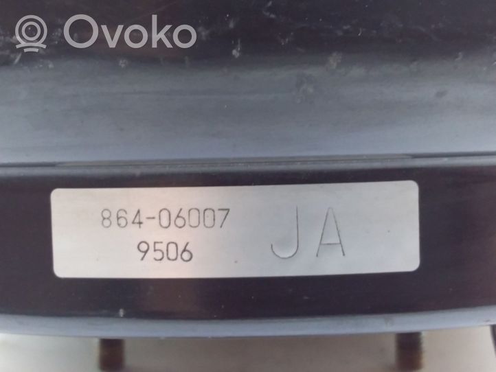 Subaru Forester SF Zbiornik płynu hamulcowego 86406007