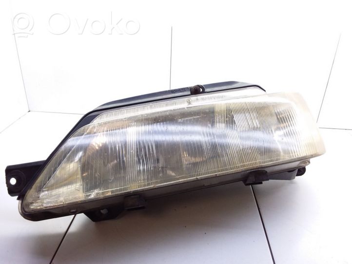 Peugeot 605 Lampa przednia 88200843