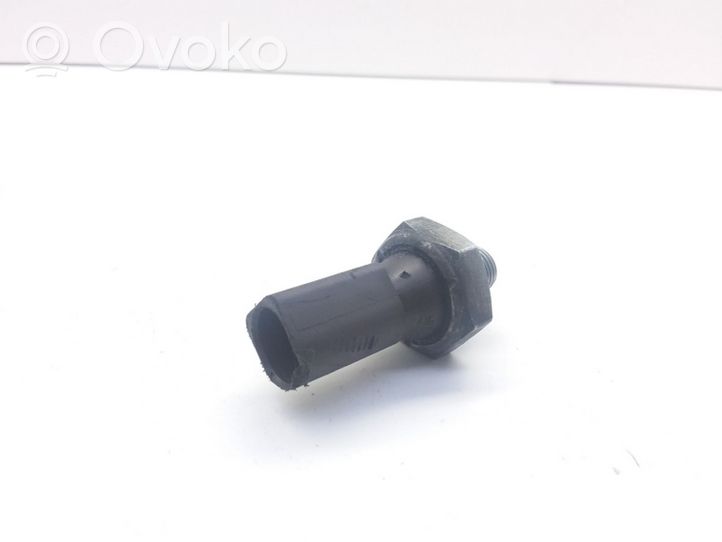 Audi A4 S4 B7 8E 8H Sensore di pressione dell’olio 038919081