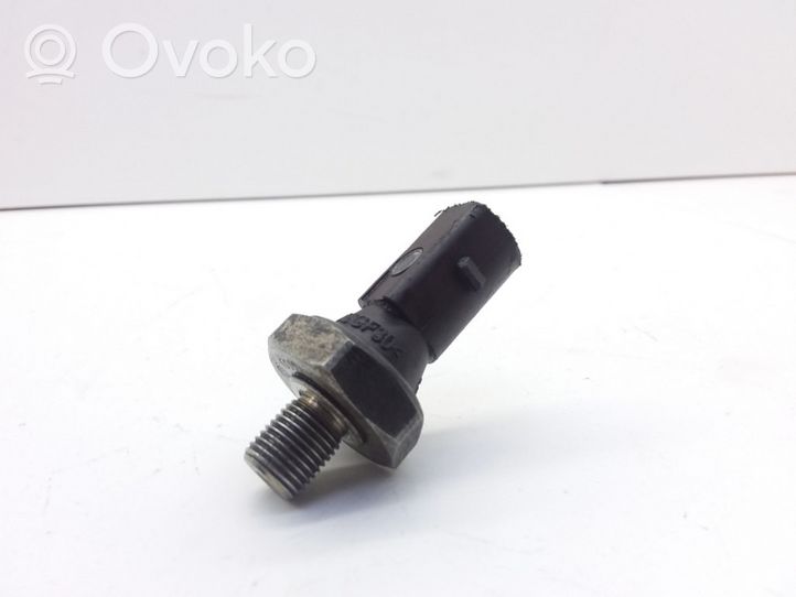 Audi A4 S4 B7 8E 8H Eļļas spiediena sensors 038919081