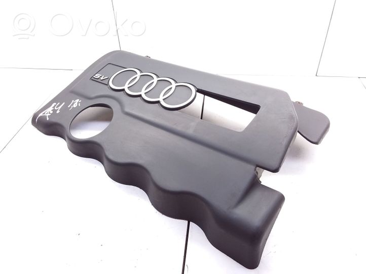 Audi A4 S4 B5 8D Variklio dangtis (apdaila) 058103724D