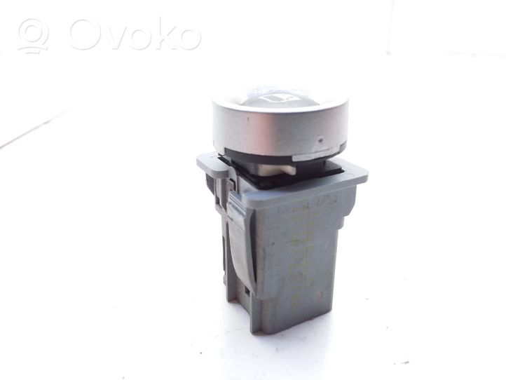 Citroen C8 Przycisk chowanego haka holowniczego 1488929077