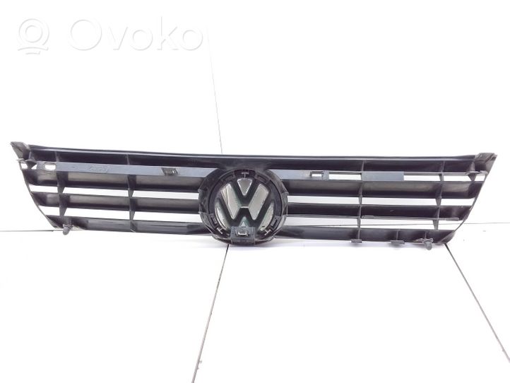 Volkswagen PASSAT B3 Griglia superiore del radiatore paraurti anteriore 3A0853