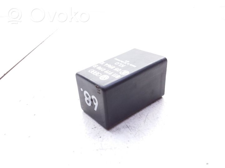 Audi 80 90 B3 Hazard warning light relay 811919098B