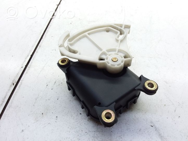 Volkswagen PASSAT B5 Intake manifold valve actuator/motor 8D1820511E