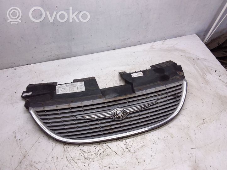 Chrysler Voyager Maskownica / Grill / Atrapa górna chłodnicy 4857522AA