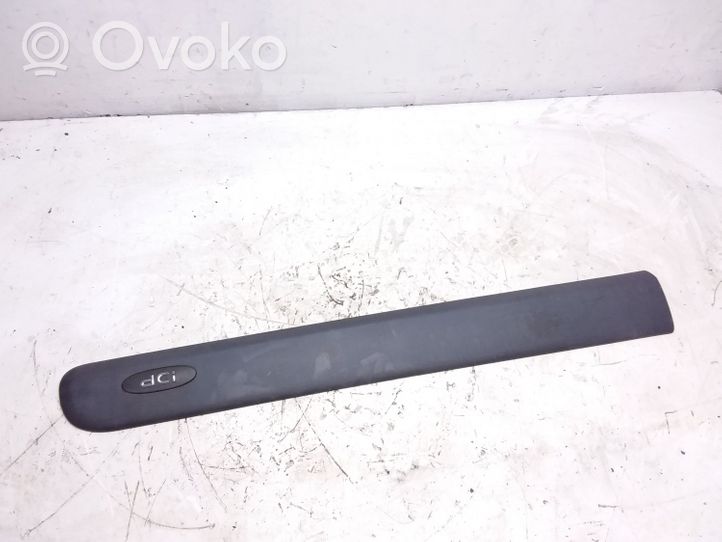 Renault Kangoo I Rivestimento della portiera anteriore (modanatura) 8200038176