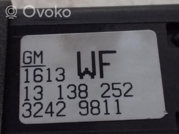 Opel Signum Przełączniki podgrzewania foteli 13138252