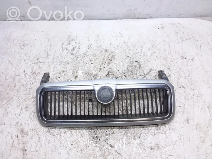 Skoda Octavia Mk1 (1U) Grille calandre supérieure de pare-chocs avant 1U0853651