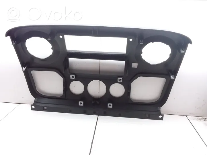 Renault Master III Panelės apdailos skydas (centrinis) 682600025R