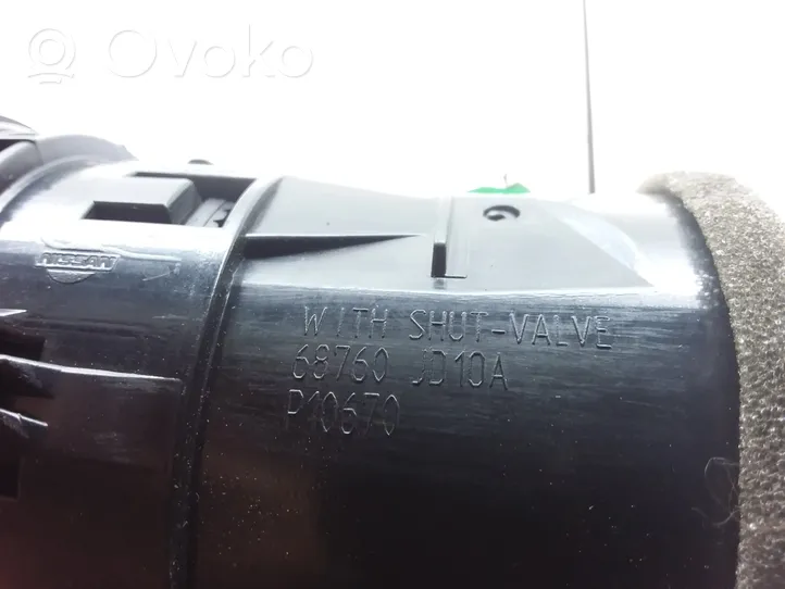 Nissan Qashqai+2 Boczna kratka nawiewu deski rozdzielczej 68760JD10A