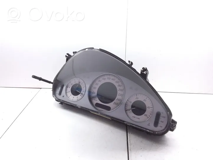 Mercedes-Benz E W211 Tachimetro (quadro strumenti) A2115400547