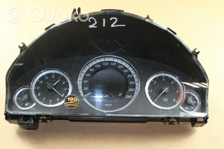 Mercedes-Benz E W212 Tachimetro (quadro strumenti) A2129004104