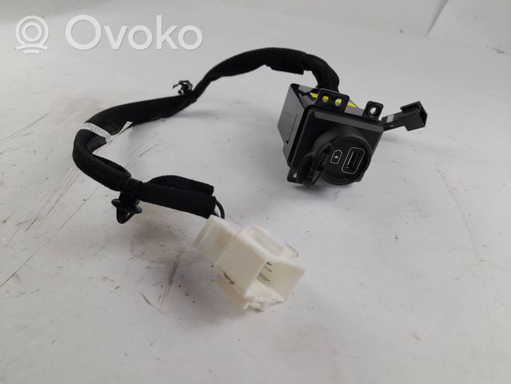 KIA Sorento Connettore plug in USB 9612505010