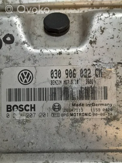 Volkswagen Polo III 6N 6N2 6NF Moottorin ohjainlaite/moduuli 030906032CM
