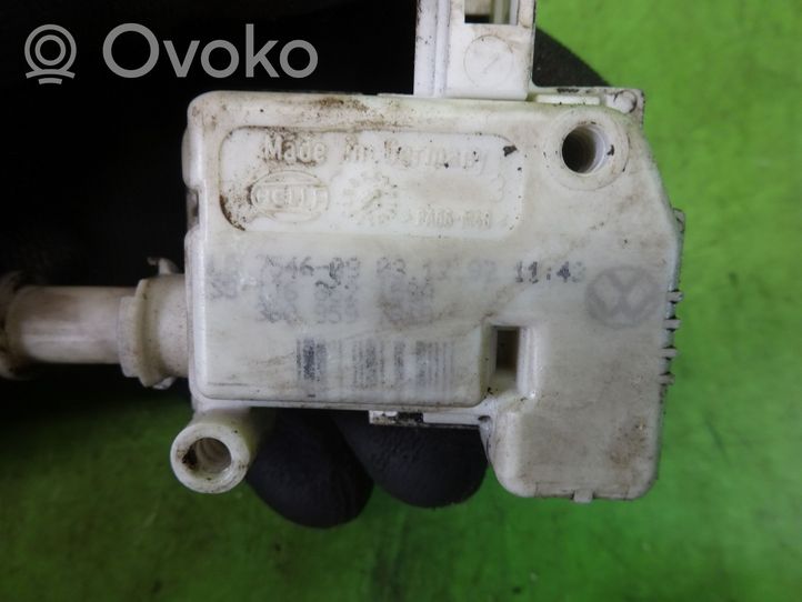 Volkswagen PASSAT B5 Motorino di blocco/chiusura del portellone del bagagliaio 1J6862159A