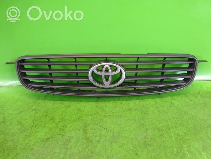 Toyota Yaris Etupuskurin ylempi jäähdytinsäleikkö 