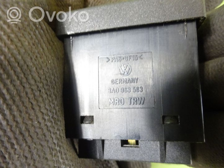 Volkswagen PASSAT B4 Sėdynių šildymo jungtukas 3A0963563