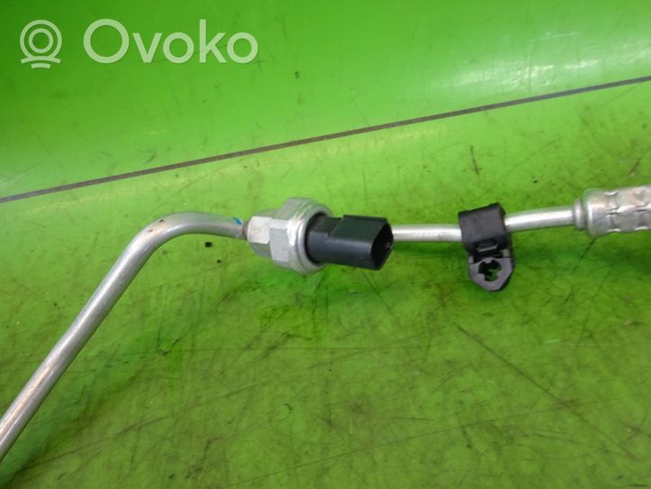 Infiniti Q30 Ilmastointilaitteen putki (A/C) 924405DA4A 