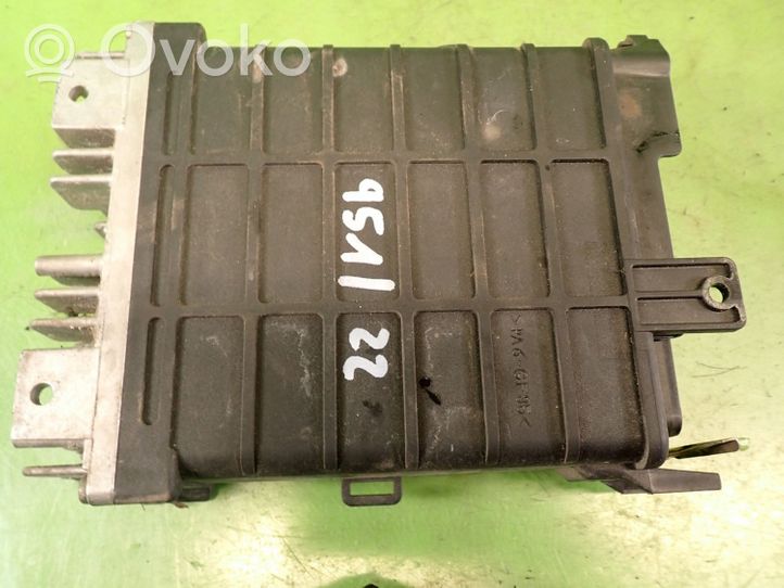 Volkswagen PASSAT B3 Unité de commande, module ECU de moteur 0261200271 443907311D