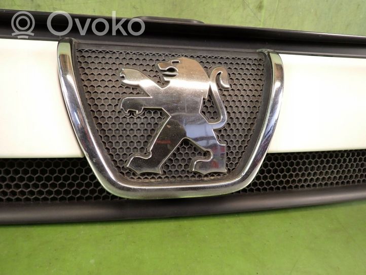 Peugeot Boxer Etupuskurin ylempi jäähdytinsäleikkö 