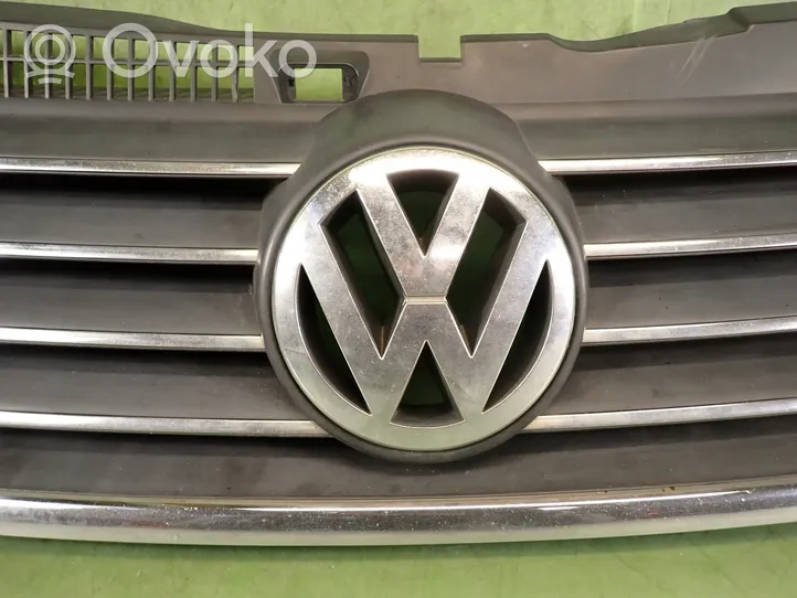 Volkswagen PASSAT B5.5 Front bumper upper radiator grill 3B0853651K