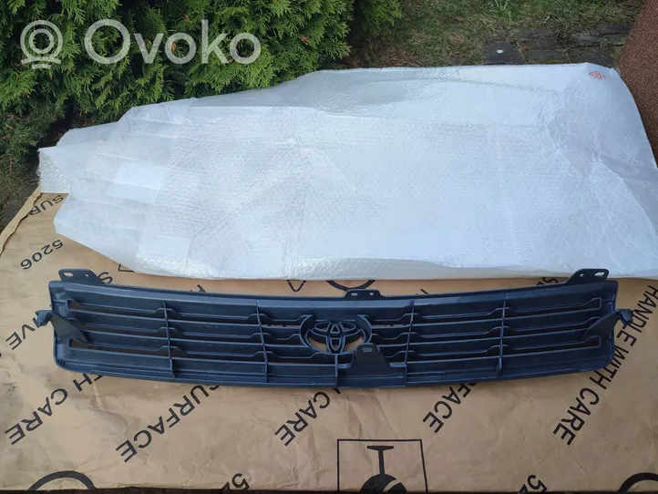 Toyota Hiace (H100) Maskownica / Grill / Atrapa górna chłodnicy 5311126321