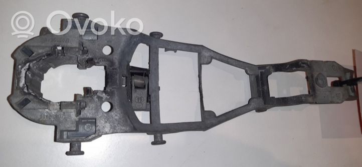 Volkswagen Golf V Maniglia esterna/staffa portiera anteriore 1Z0839886