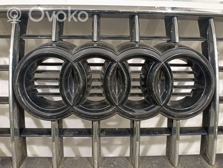 Audi Q5 SQ5 Grotelės viršutinės 8R0853651A